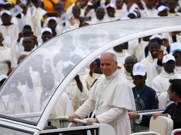Pope Urges Angola to Forge New Path Beyond War's Legacy in Historic Mass
