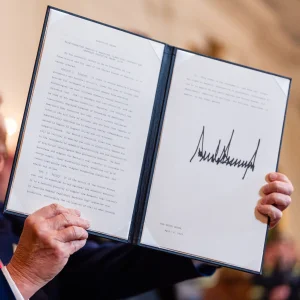 Currency Chaos: Economists Blast Trump's Contradictory Dollar Proposals