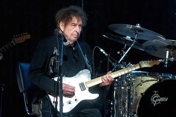 Bob Dylan Extends 'Rough and Rowdy Ways' Tour with Special Guest Appearances