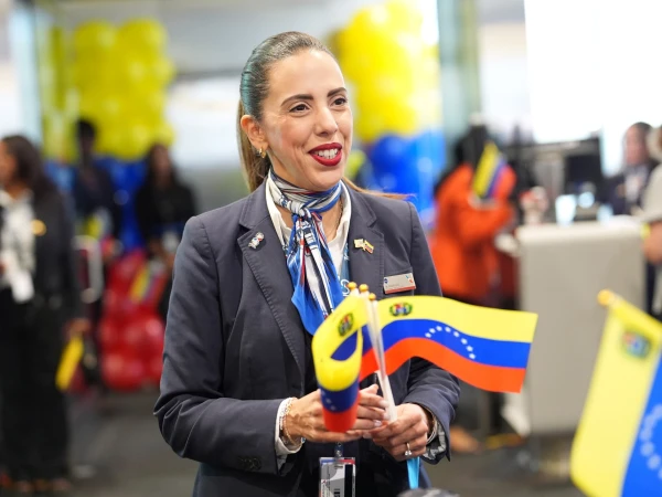 First US Commercial Flight to Venezuela in Seven Years Lands in Caracas