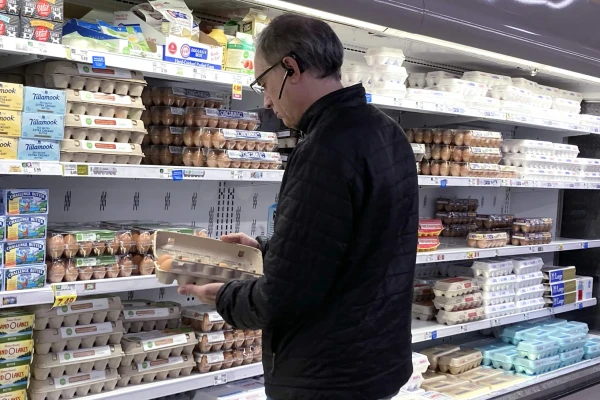US Economy Grows at 2% in Q1, Missing Forecasts as Inflation Surges