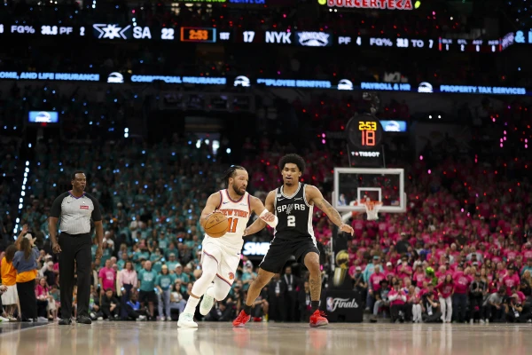 Spurs Edge Knicks in Thrilling NBA Finals Game 1 Opener