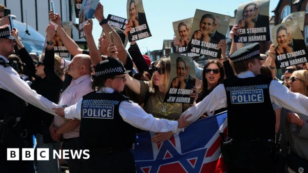 Starmer Faces Hostile Crowd During Golders Green Visit Amid Antisemitism Crisis