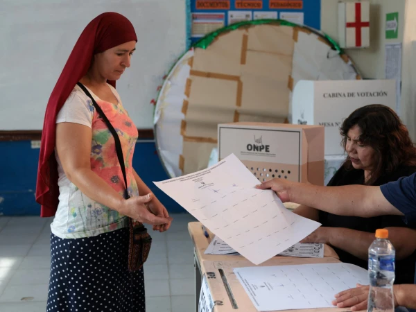 Peruvian Voters Face Historic Choice Among 35 Presidential Hopefuls