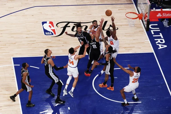 Anunoby's Buzzer-Beater Hailed as 'Biggest Play in Knicks History' by Kings Coach