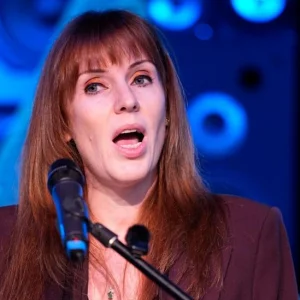 "Running Out of Time": Rayner's Scathing Critique Reignites Labour Leadership Buzz