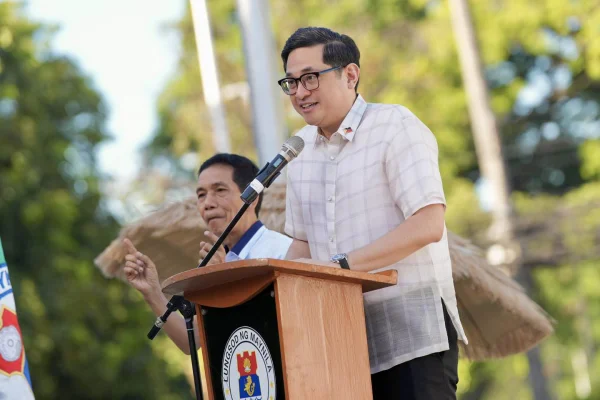 Aquino Pledges to Sustain Education Initiatives