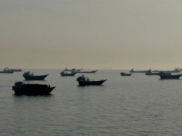 Supertankers Evade Hormuz as White House Signals Push for Iran Deal