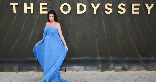 Anne Hathaway's 6 most fashionable baby bump moments