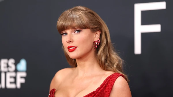 Vegas Performer Seeks Court Order to Block Taylor Swift's 'Showgirl' Merchandise Sales