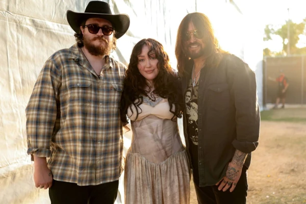 Noah Cyrus Turns Stagecoach Into a Family Reunion With Billy Ray and Braison Cyrus