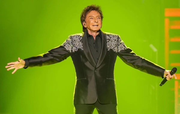 Barry Manilow Delays Vegas Residency Stints as He Recovers from Cancer Surgery