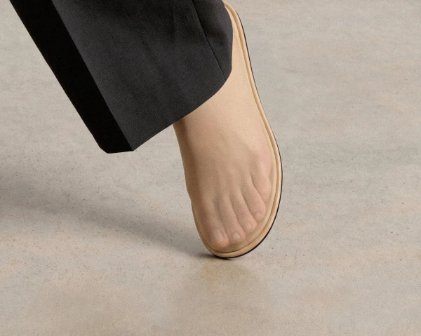 The 'Naked Shoe' Trend: When Less is More, But Podiatrists Disagree