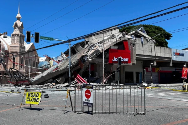 Deadly 7.8 Quake Devastates Southern Philippines