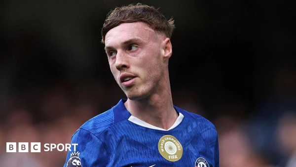 Palmer Dismisses Manchester United Transfer Rumors, Commits Future to Chelsea