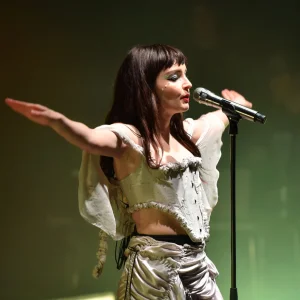 Breaking Their Silence: Chvrches Premiere New Track 'Conman' Live at the Royal Albert Hall