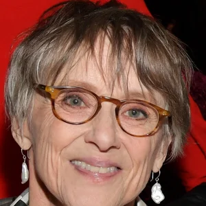 Stage and Screen Legend Mary Beth Hurt Dies at 79 Following Alzheimer's Battle