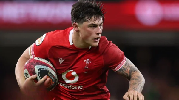 Rees-Zammit reverts to Wales wing for Fiji Test