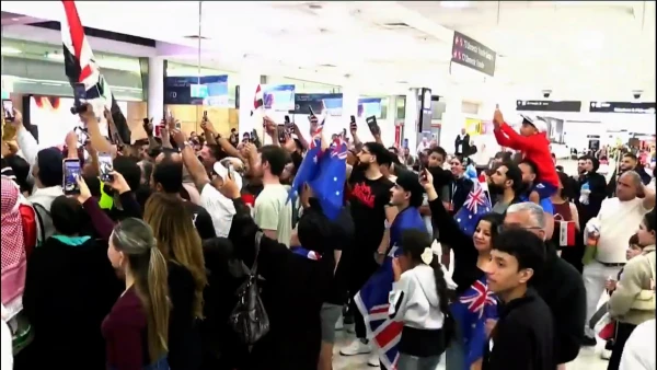 Iraqi Soccer Fans Give Australian Coach Hero's Welcome After World Cup Qualification Triumph