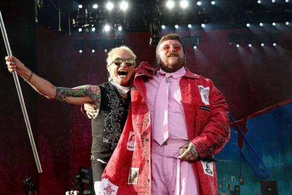 David Lee Roth Surprises Stagecoach Crowd with Teddy Swims for 'Jump'