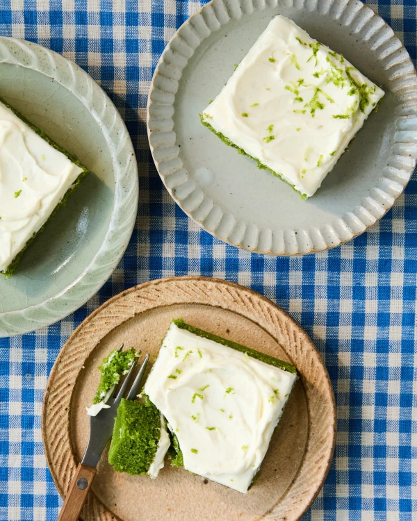 Spinach and Cream Cheese: A Springtime Sponge Cake That Surprises and Delights