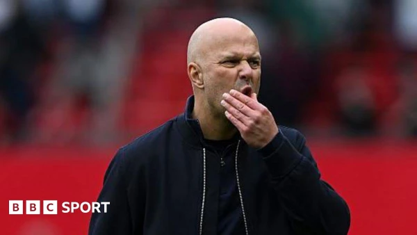 Liverpool's Defensive Woes Exposed as Slot Blasts VAR in Defeat at Old Trafford