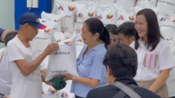 Liza Marcos leads rice distribution in Bagong Pag-asa, QC