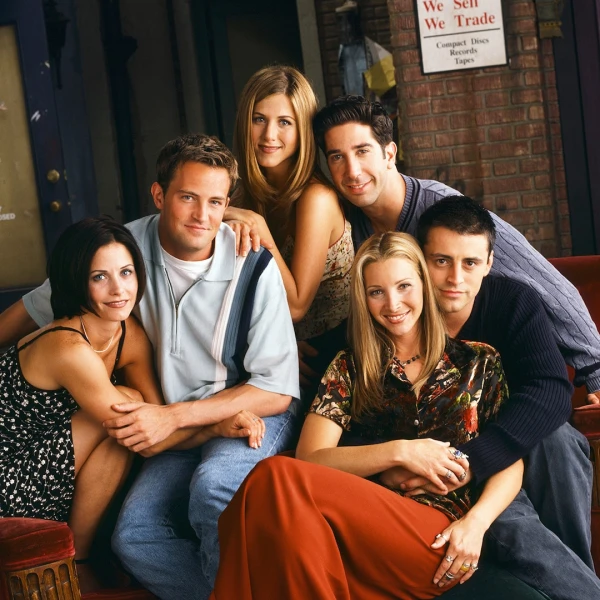 Lisa Kudrow Alleges 'Brutal' Friends Writers Discussed 'Sexual Fantasies' About Costars