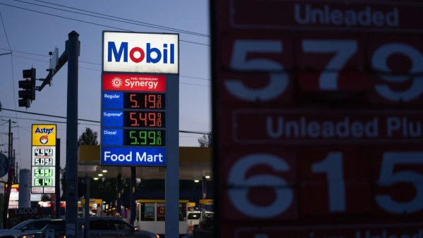 U.S. Gasoline Surges Past $4.30 as Trump Ties Price Drop to Iran Conflict