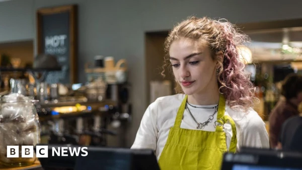Greens Propose £15 Minimum Wage for All Workers by 2027