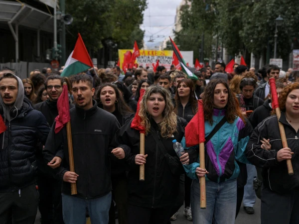 Inflation Erodes Greek Workers' Purchasing Power Despite Wage Hikes