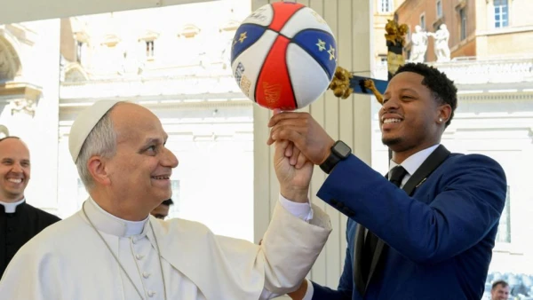 Pope Leo XIV Dazzles Crowd with Basketball Skills, Assisted by Harlem Globetrotters