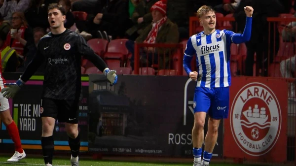 Title Race Tightens as Larne Stumble, Glentoran Pounce in Dramatic Premiership Showdown