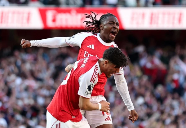 Eze's Early Strike Lifts Arsenal Past Newcastle, Back to Premier League Summit