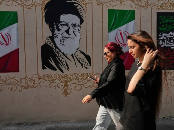 Digital Exile: Iranians Speak Out as US Sanctions Target Educational Apps Like Duolingo