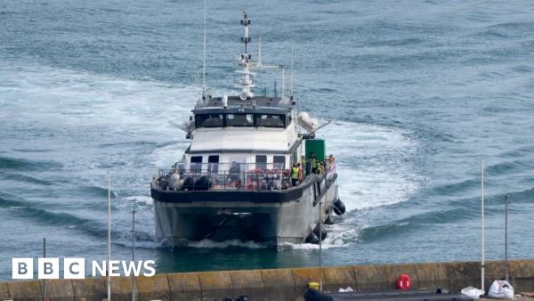 French Coastguard Rescues Over 100 Migrants in Channel Crossing Attempt