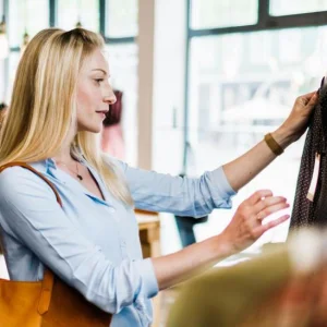 UK Shoppers Retreat as Middle East Conflict Triggers Economic Anxiety