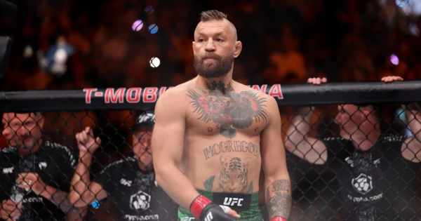 McGregor's UFC Return Ends in 69 Seconds After Knee Injury
