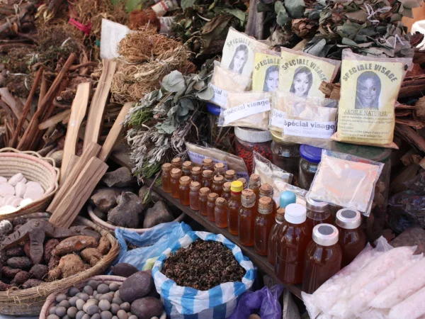 Nigeria's Social Media-Driven Herbal Remedy Boom Raises Health Alarms