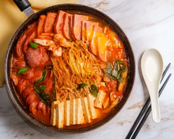 Korean Food Wave Hits UK: From Fried Chicken to Kimchi Dumplings, 10 Must-Try Dishes