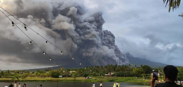 Volcanic Ash from Mayon's PDC Covers 39 Barangays in Albay