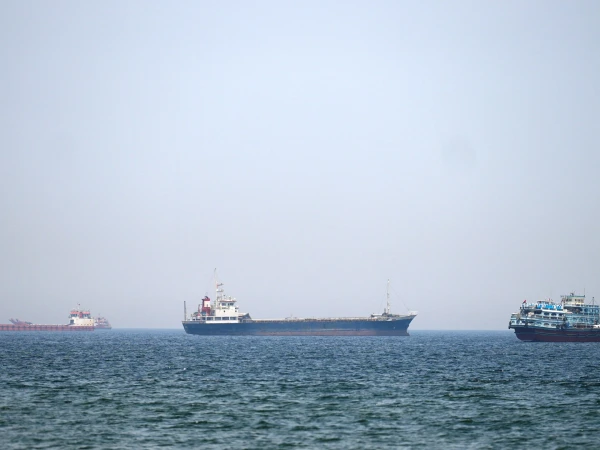 Trump Vows to Clear Shipping Blockade in Strait of Hormuz Starting Monday