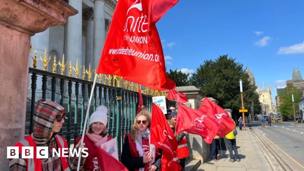 Cambridge University Workers Walk Out Demanding 'Oxford-Style' Pay Supplement