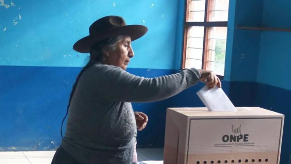 Peruvian Election Extends to Second Day Amid Ballot Delivery Chaos