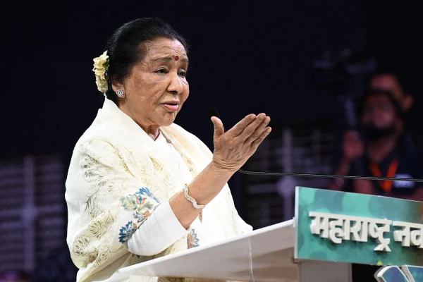 Asha Bhosle, Voice of a Thousand Melodies, Passes Away at 92