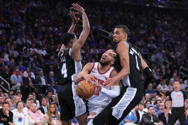 Spurs Stun Knicks in Game 4 to Keep NBA Finals Alive