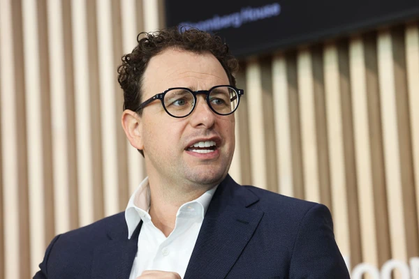 Anthropic Nears $900B+ Valuation in Record Fundraise, IPO Looms