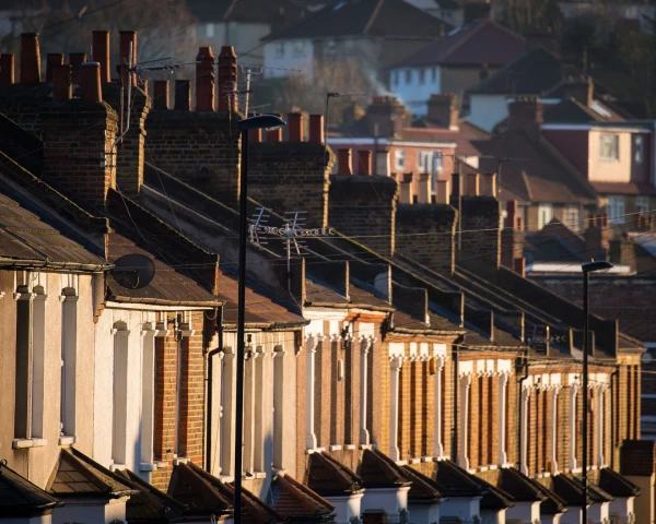 Iran War Drives UK Mortgage Crisis: Britons Face Unaffordable Rates