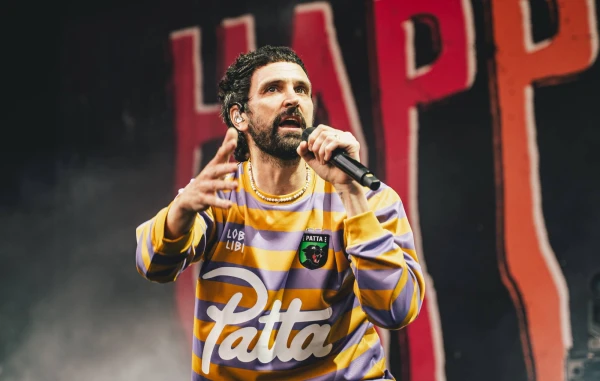 Kasabian Electrifies SNL UK Stage with New Tracks and Album Teaser