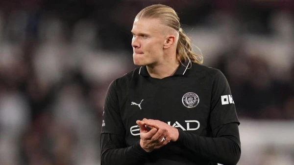 FPL Strategy: Wildcard Timing Crucial as Double Gameweeks Approach